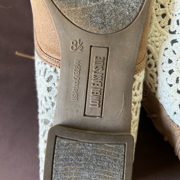 Suede and Lace Women’s shoes size 8.5 - Picture 2 of 3